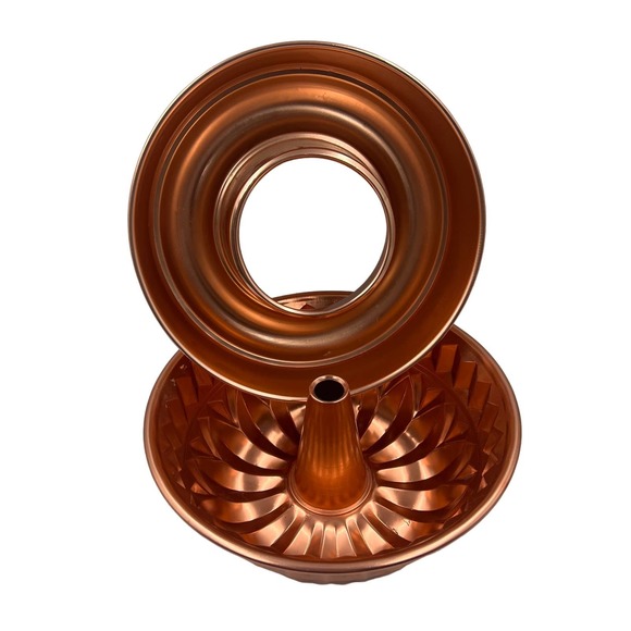 Vintage Copper Bundt Cake Pans Lot 2 Smooth & Textured 9 Cups Baking - Picture 1 of 9